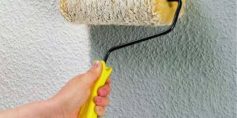 Vyplatí se v bytě nahradit tapetu barvou: co malovat, je možné práci provést sami a jakou barvu si vybrat na zeď